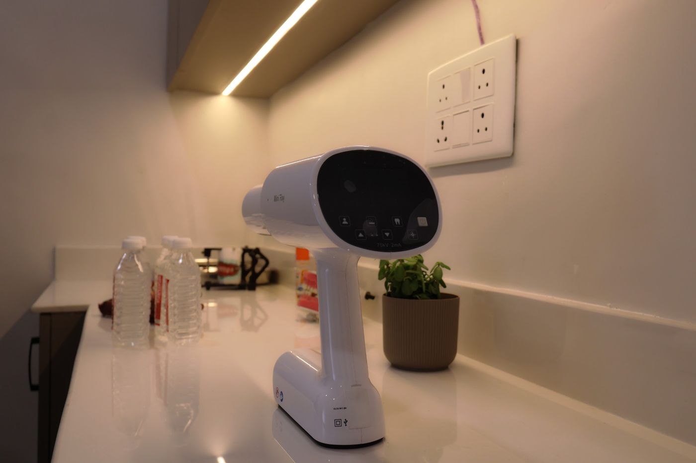 Portable digital dental X-ray unit